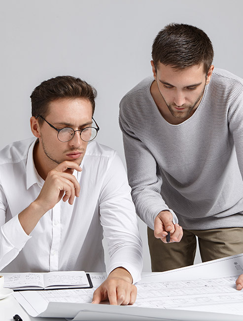 people-collaboration-and-discussion-concept-profes-4KW78TJ